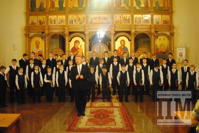Мукачівський хор хлопчиків присвятив свій виступ загиблому у зоні АТО Роберту Кісу (ФОТО) – 02