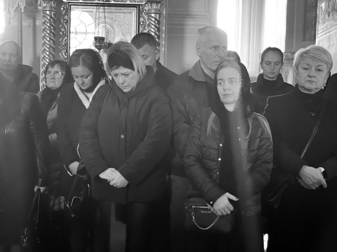 Мукачівці зі сльозами на очах провели в останню путь загиблого Героя – 02