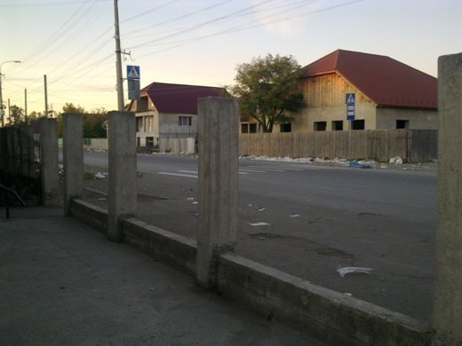 Через циганський базар у Мукачеві прилеглий мікрорайон тоне у смітті (ФОТО) – 10