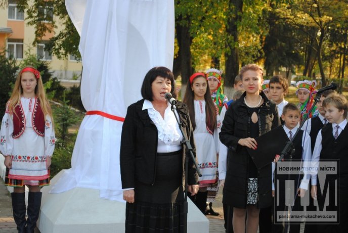 В час кризи у Мукачеві відкрили ще один пам’ятник Тарасу Шевченку (ФОТОРЕПОРТАЖ) – 04
