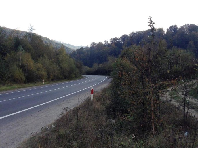 Обабіч траси Київ-Чоп неподалік Сваляви люди влаштували стихійне сміттєзвалище – 05
