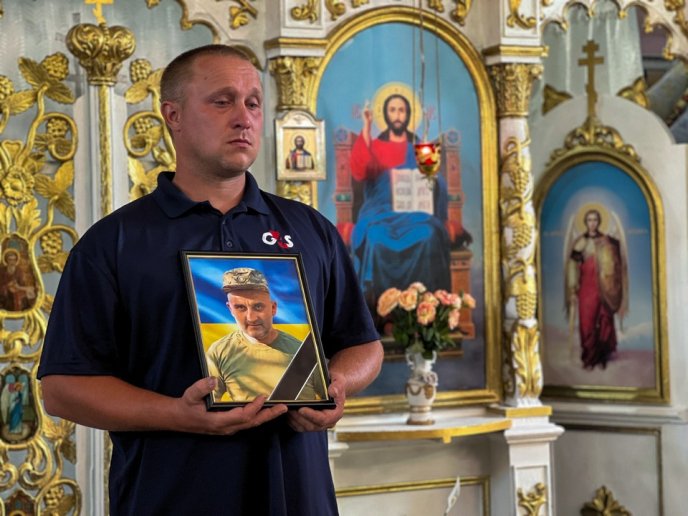 На Мукачівщині поховали військового, якого майже рік вважали зниклим безвісти – 02 На Мукачівщині поховали військового, якого майже рік вважали зниклим безвісти – 02