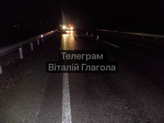 У Хусті два автомобілі переїхали жінку – 01