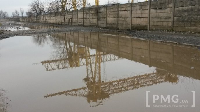 Вулиця в районі туристичної родзинки Мукачева жахає своїми ямами – 07 Вулиця в районі туристичної родзинки Мукачева жахає своїми ямами – 07