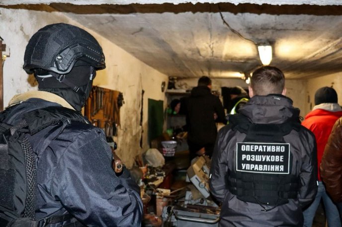 Обшуки провели в Ужгороді та Мукачеві: в області викрили злочинне угруповання – 04