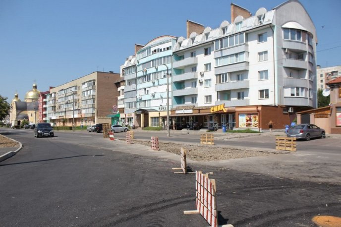 У Мукачеві облаштовують нове перехрестя – 08