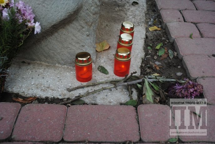 Угорська громада Мукачева поклала вінки до пам’ятної дошки жертвам сталінських репресій (ФОТОРЕПОРТАЖ) – 02