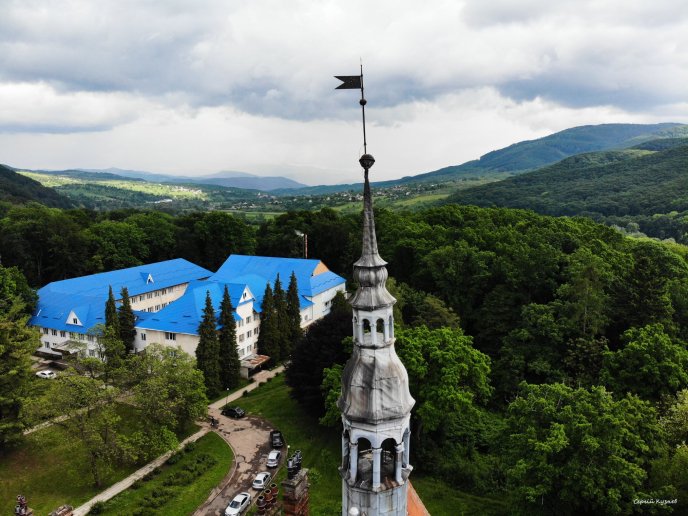 Палац Шенборнів на Мукачівщині показали з висоти пташиного польоту: неймовірні фото – 05
