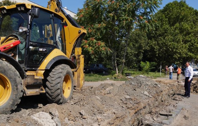 На вулиці Шумній в Ужгороді триває реконструкція водогону – 04