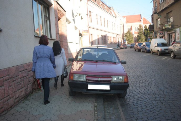 Вулицю Недецеї у Мукачеві заполонили "олені" (ФОТО) – 03 Вулицю Недецеї у Мукачеві заполонили "олені" (ФОТО) – 03