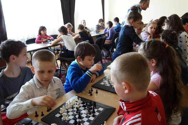 У Тересві відкрили шаховий гурток – 01 У Тересві відкрили шаховий гурток – 01