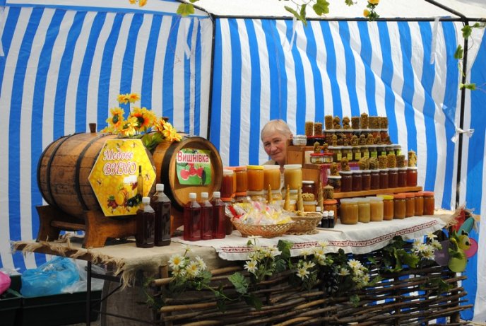 Передпасхальна ярмарка стартувала на центральній площі Мукачева (ФОТО) – 13