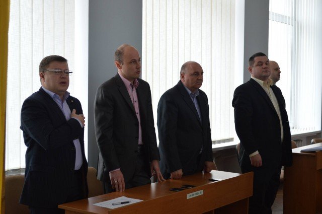 Першу сесію Іршавської райради відкрили і одразу перенесли – 01