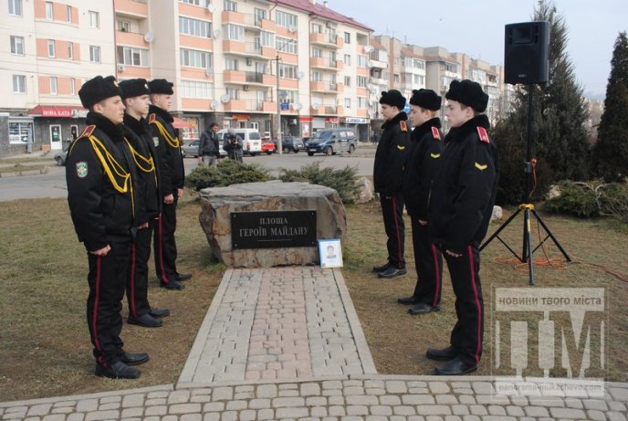 У Мукачеві вшанували річницю трагічних подій на Майдані (ФОТО) – 03