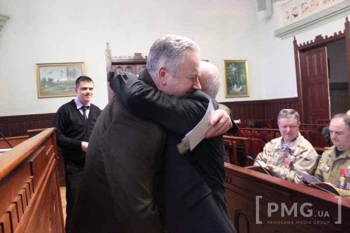 У Мукачеві сімох воїнів-інтернаціоналістів нагородили пам’ятними відзнаками Президента України – 08