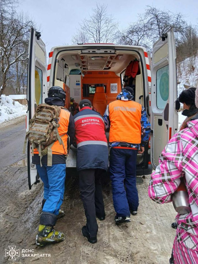 Гірські рятувальники надали допомогу 11-річному лижнику