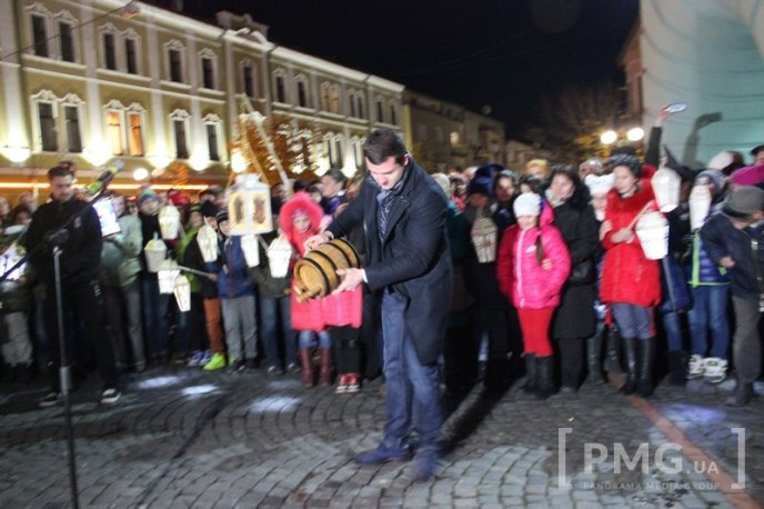 Яскраве святкування Дня святого Мартина у Мукачеві: парад ліхтариків, лицарські бої та вогняне шоу – 31 Яскраве святкування Дня святого Мартина у Мукачеві: парад ліхтариків, лицарські бої та вогняне шоу – 31