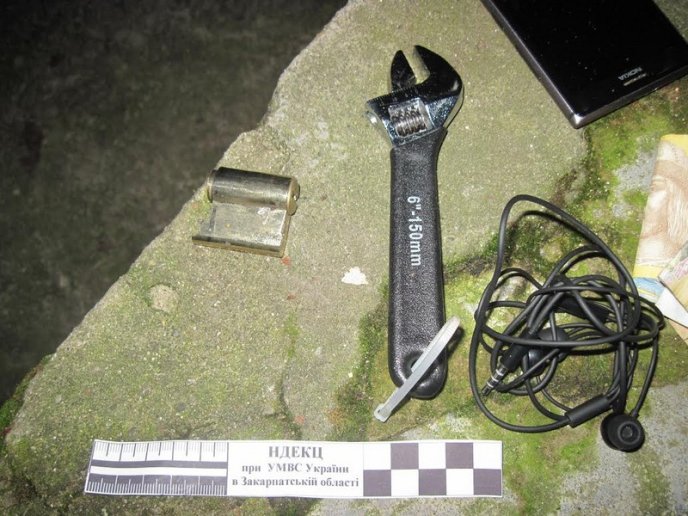 У Мукачеві затримали злочинне угрупування, яке півроку обкрадало приватні будинки людей (ФОТО) – 05