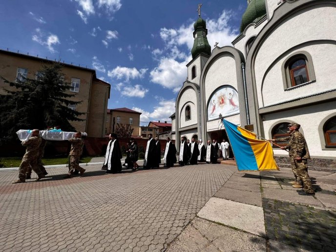 У Мукачеві поховали 32-річного військового – 03