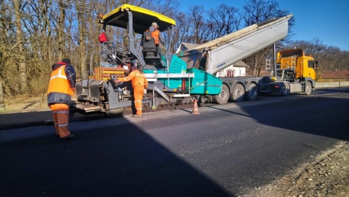 На Закарпатті почали ремонт дороги, яка веде до кордону з Угорщиною – 03