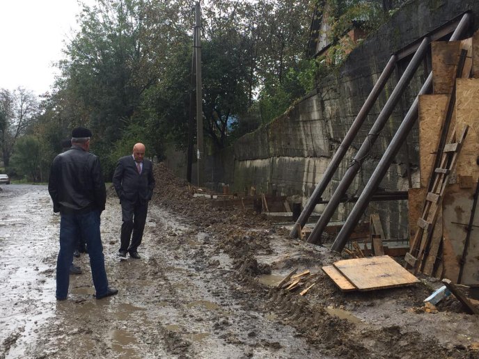 Реконструкція підпірних стінок у Липецькій Поляні, що на Хустщині, майже завершена – 04