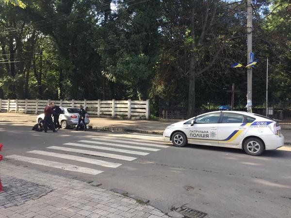 В Ужгороді на пішохідному переході автомобіль збив жінку – 02