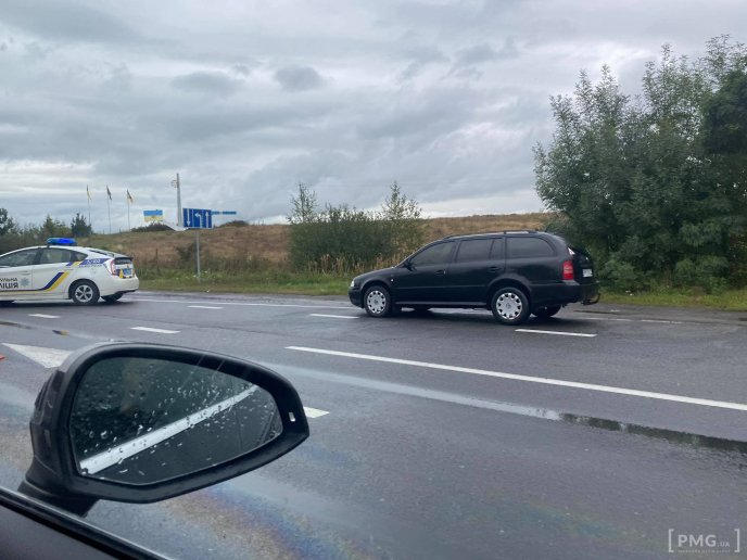 Аварія на Закарпатті: авто зазнало значних ушкоджень – 03