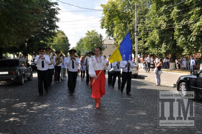 День Незалежності України у Мукачеві відзначили масштабним парадом вишиванок (ФОТОРЕПОРТАЖ) – 25