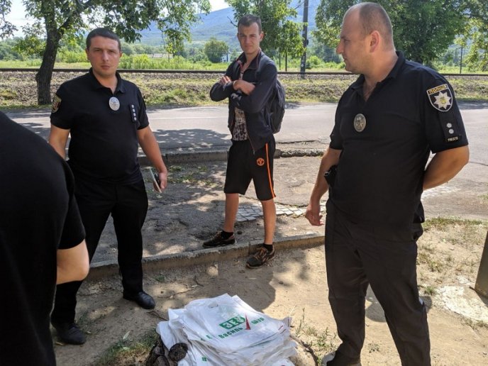 Нечесна агітація від Щура – голова Міжгірської райради прикидається кандидатом від президента – 01 Нечесна агітація від Щура – голова Міжгірської райради прикидається кандидатом від президента – 01