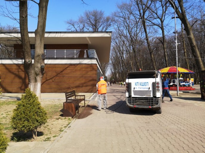В Ужгороді продовжуть дезінфекцію громадських місць – 10