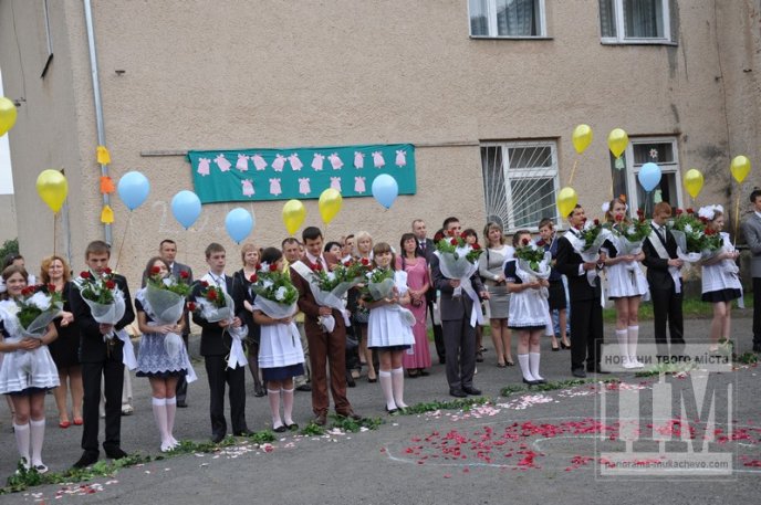 Свято "Останнього дзвоника" зібрало у Мукачівській ЗОШ №7 багато гостей (ФОТОРЕПОРТАЖ) – 23