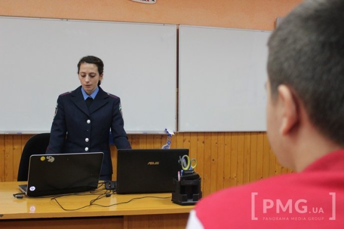 У Мукачівській ЗОШ №4 відбулась перша лекція в рамках проекту “Школа змін” – 15 У Мукачівській ЗОШ №4 відбулась перша лекція в рамках проекту “Школа змін” – 15