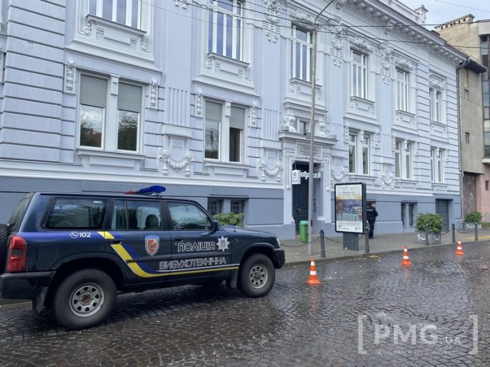 Переполох у Мукачеві: що сталось в одному із банків – 02