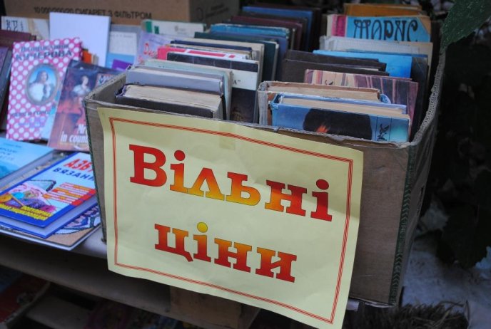 В Ужгороді проходить благодійна "Міська барахолка" – 10