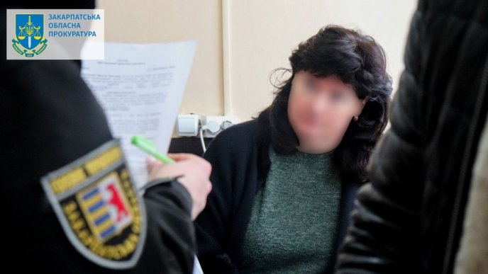 Жінка-медик вимагала гроші від пацієнтів за встановлення їм групи інвалідності – 01