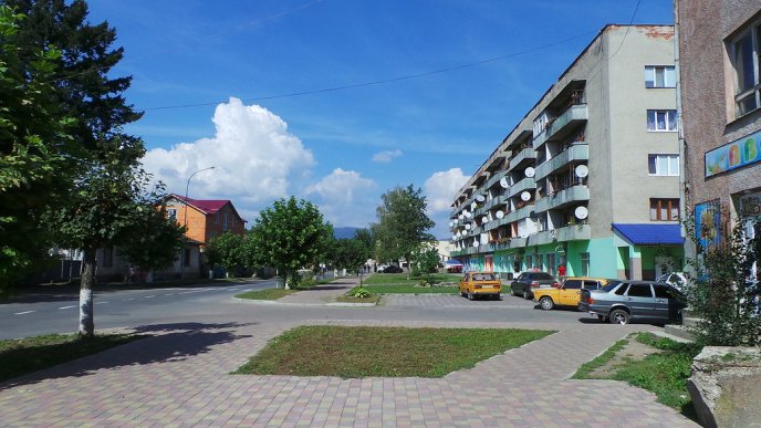 Хоча це і циганське містечко, але воно в рази краще, ніж більшість шахтарських селищ на Донбасі", – блогер про Великий Березний – 10