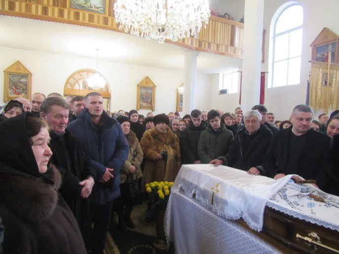 На Хустщині провели в останню путь священика, який загинув у ДТП під Житомиром – 01