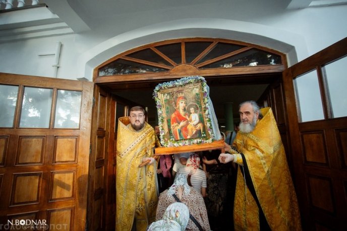 На Закарпатті віряни пройшли 30 кілометрів хресної дороги  – 19