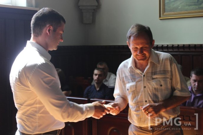 Почесним городянам вручили перші картки мукачівця   – 14 Почесним городянам вручили перші картки мукачівця   – 14