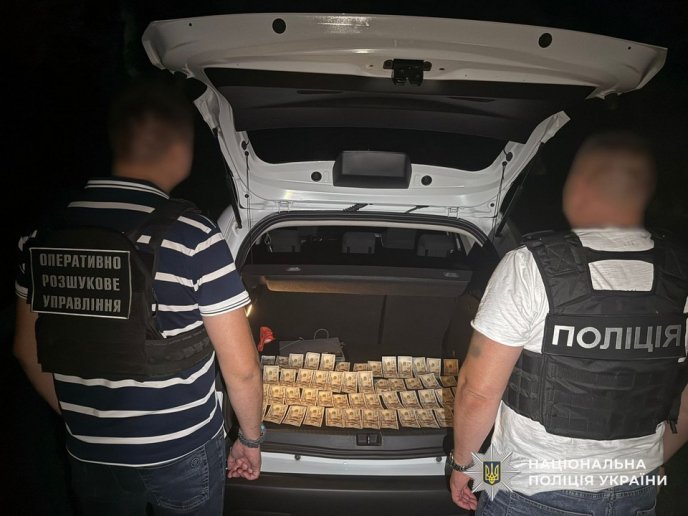 Затримання провели біля одного з готелів: що коїлось у Мукачеві – 01 Хлопця затримали, коли він отримав аванс від «клієнта»