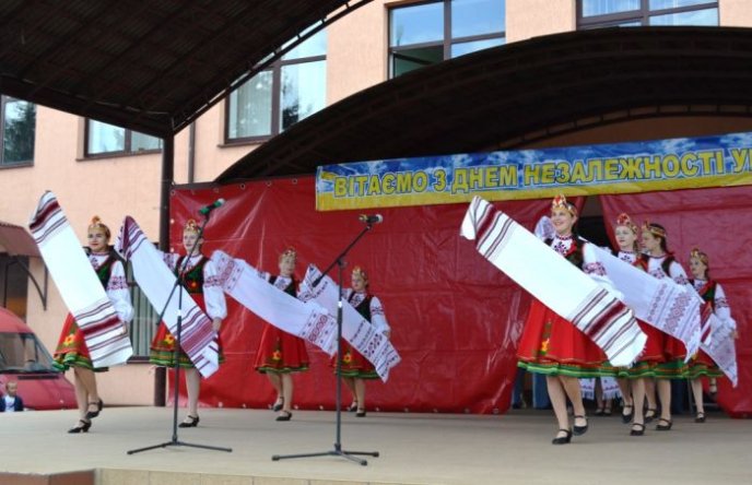 Тячівські майстрині провели районне свято вишитих рушників – 08