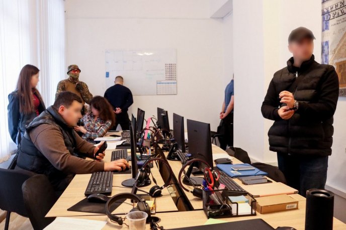 Масштабне викриття на Закарпатті: поліція оприлюднила відео – 04