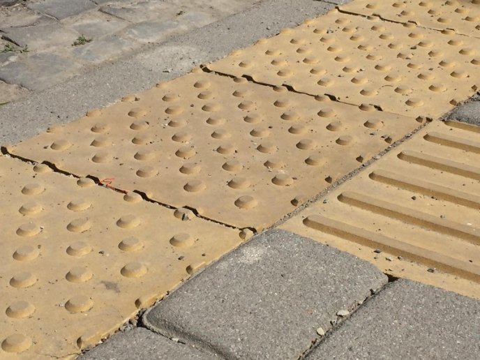 У Мукачеві облаштовують переходи для людей з обмеженими можливостями – 05 У Мукачеві облаштовують переходи для людей з обмеженими можливостями – 05