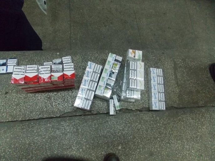 Чопські прикордонники вилучили у контрабандиста мікроавтобус "Mercedes" через незаконне ввезення 127 пачок сигарет – 03