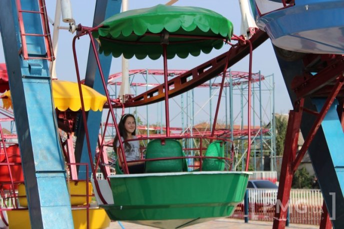 У парку "Перемога" запрацювало оглядове колесо – 02