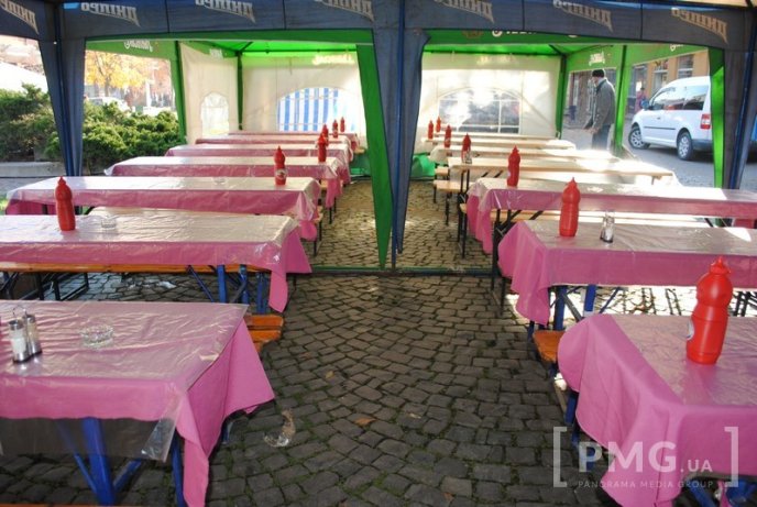 День Святого Мартина у Мукачеві: ціни на вино, шашлик та інші смаколики – 02