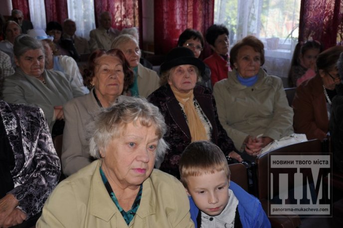 У міському Будинку школярів вітали ветеранів педагогічної ниви (ФОТО) – 10
