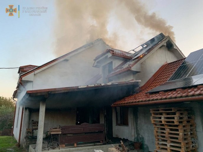 Опубліковано фото наслідків вечірньої пожежі у Ракошині – 03