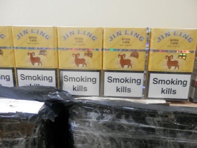 Невідомі намагалися переправити через кордон 4500 пачок сигарет – 04