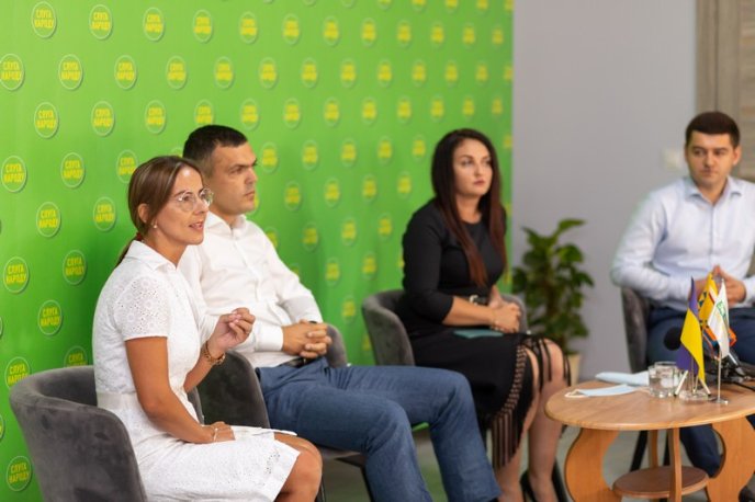 У Мукачеві презентували офіс партії "Слуга Народу" – 09